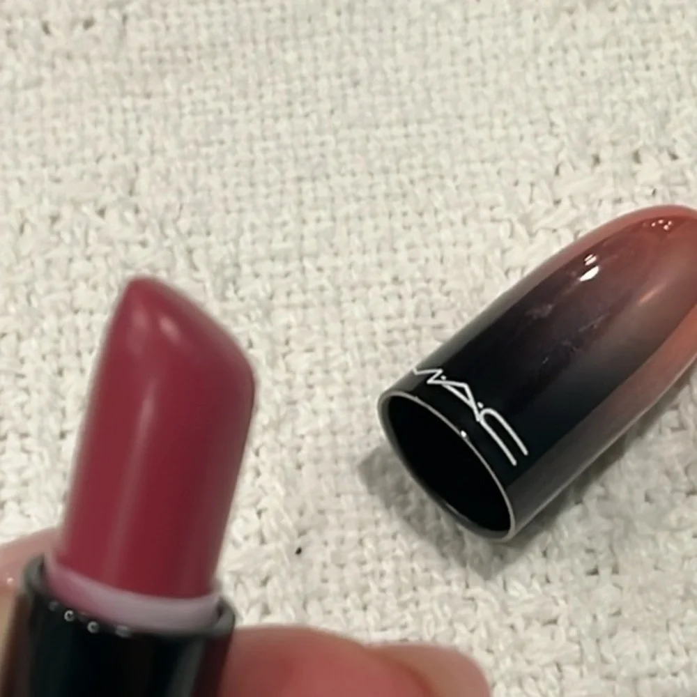 MAC LIPSTICK As‎ if I care Love me lipstick 407 used